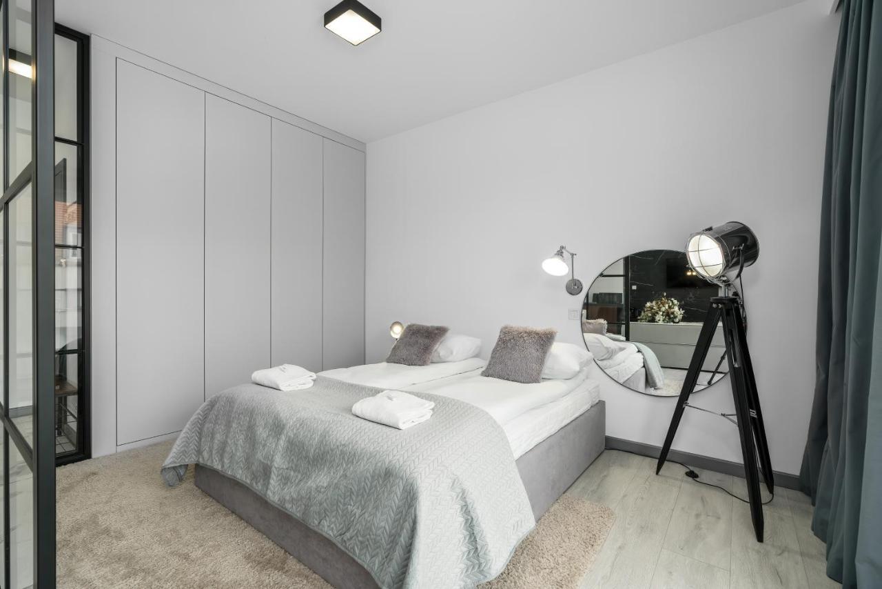 Apartments Poznan Chwaliszewo Residence With Free Garage By Noclegi Renters Esterno foto
